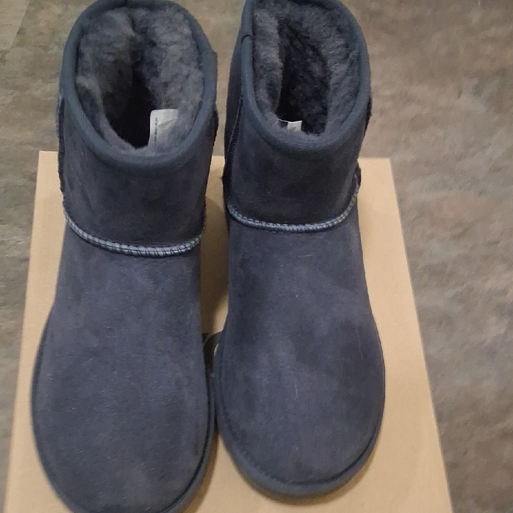 UGG Womens NAVY Dark Blue Boots SIZE 7 AUTHENTIC MINI UGG BOOTS